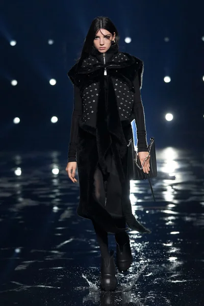 Look 18